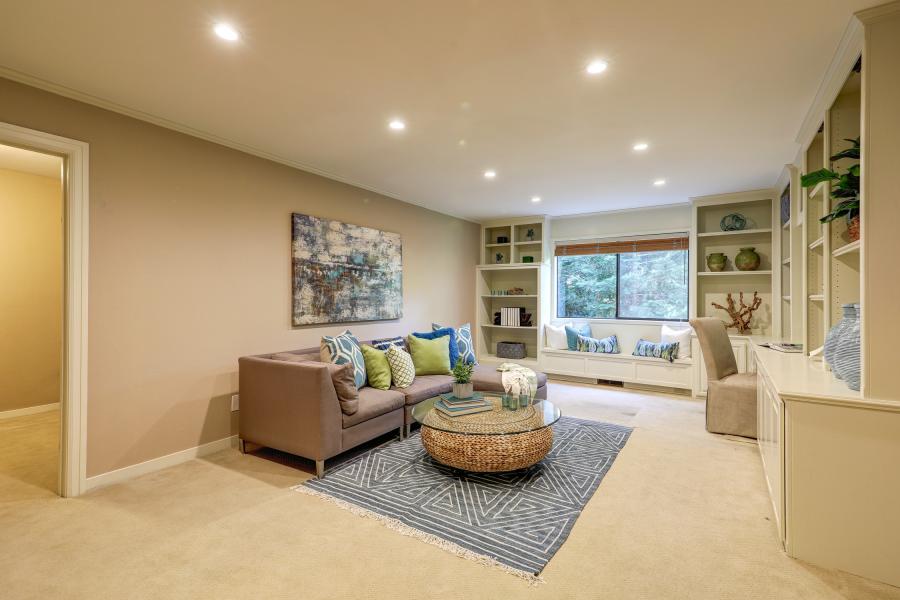 337 Clorinda  family room