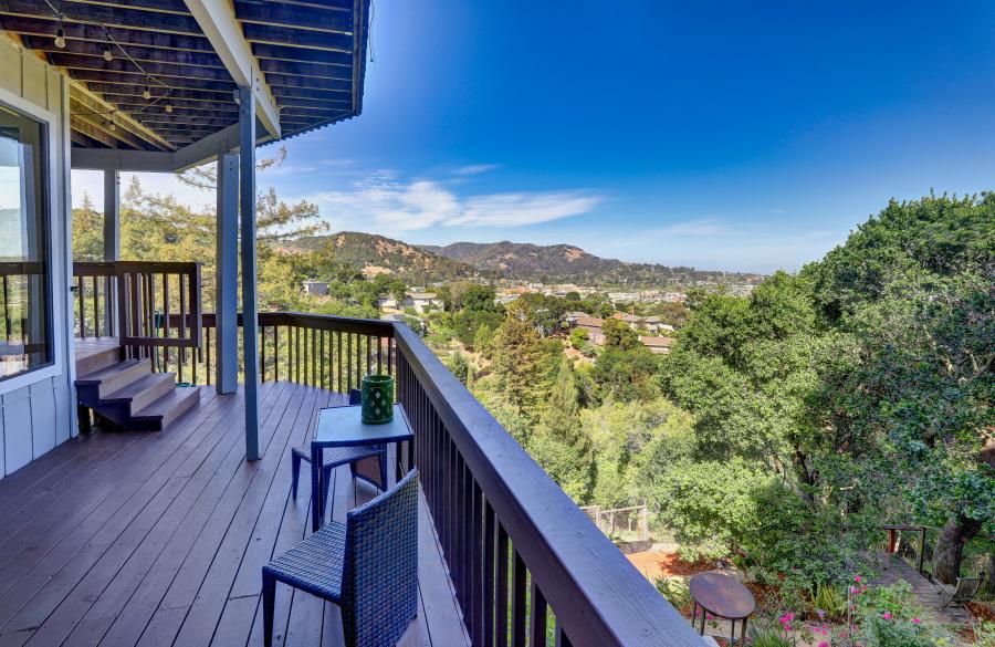 337 Clorinda  deck with view